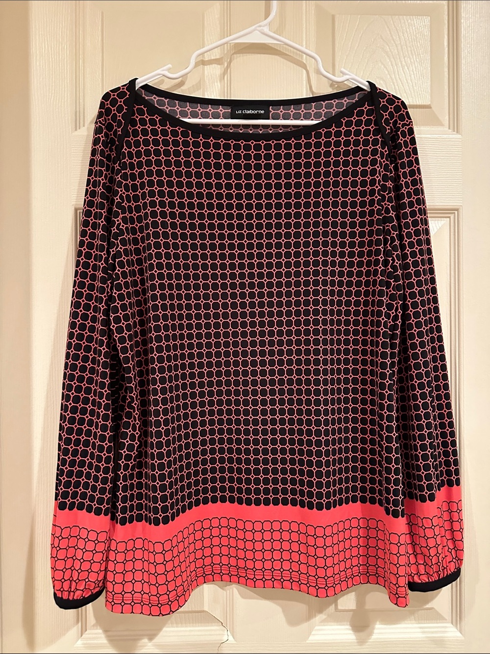 Liz Claiborne Black and Coral Geometric Long Sleeve Tee